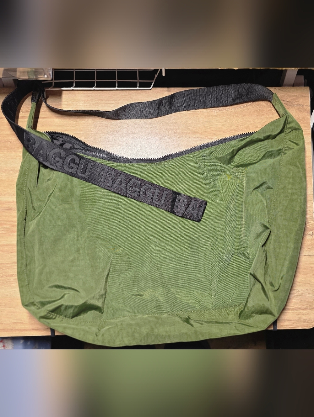 BAGGU Olive Green Crossbody Shoulder Bag with Black Strap - Picture 4 of 4